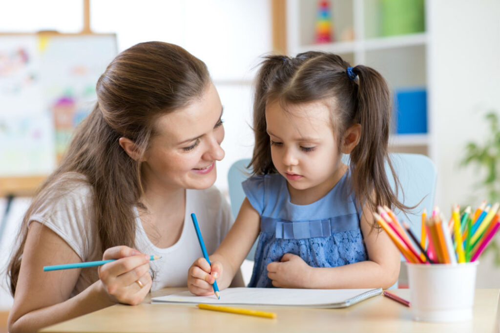 EMPLEO DE CUIDADO DE NIÑOS